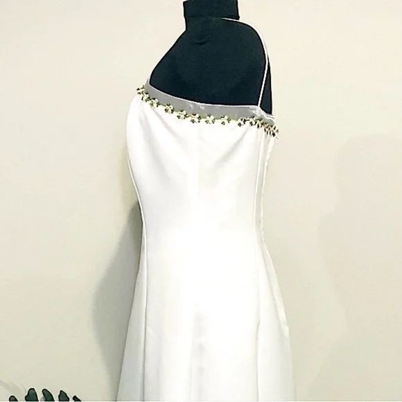 White Prom or Bridal Wedding Dress - Picture 8 of 16